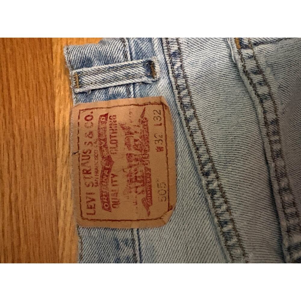 Levi’s 505 Cut-Off Denim Shorts (W32) – Patched & Distressed Vintage